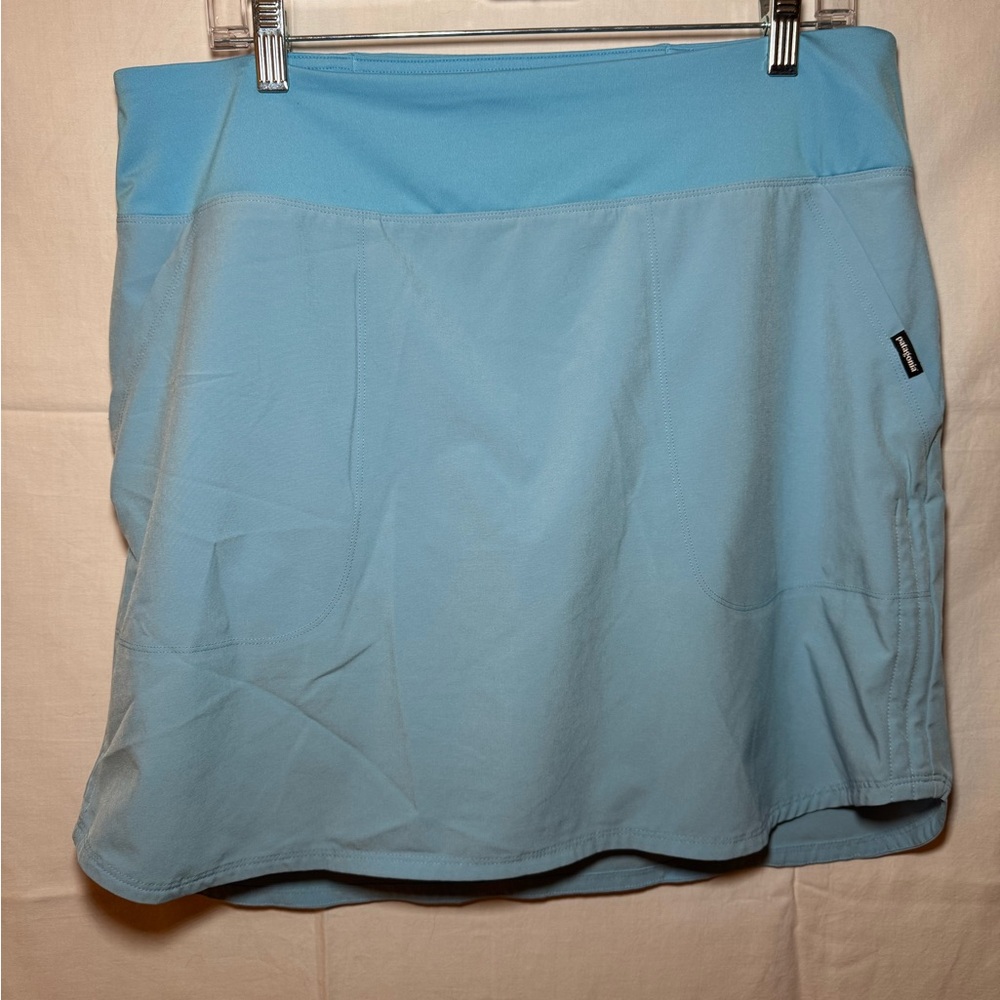 Patagonia Skirt with built in shorts, Large